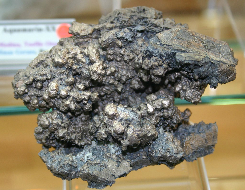  p>又称" 红镍矿".成分nias,含ni43.9%.六方晶系.