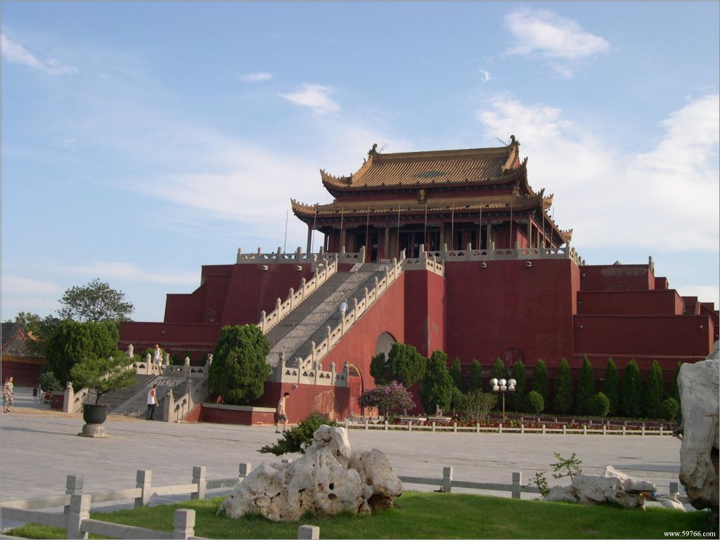 data-lemmaid="1003949">开封市 /a>龙亭区中山路北端,按清万寿宫布局