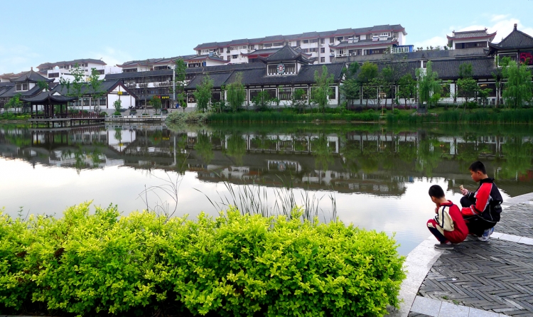  p> a href="#" data-lemmaid="1131131">滁州 /a>南湖公园位于滁州