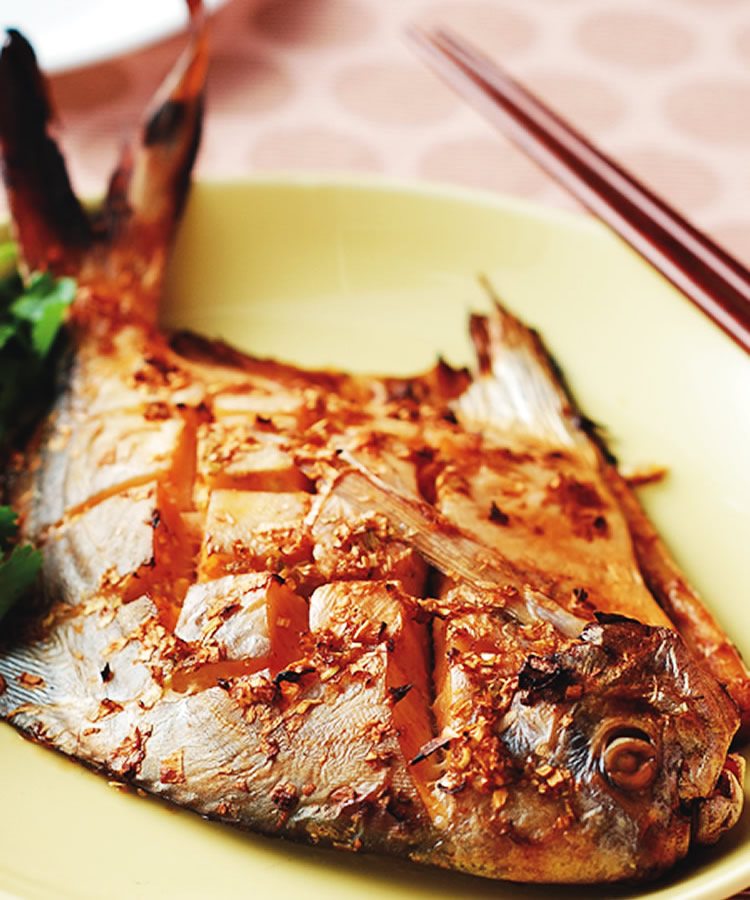 葱香烤鲳鱼