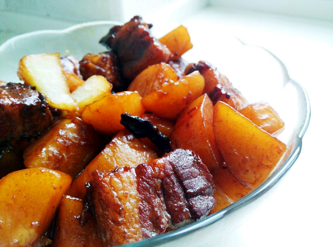 马铃薯炖红烧肉