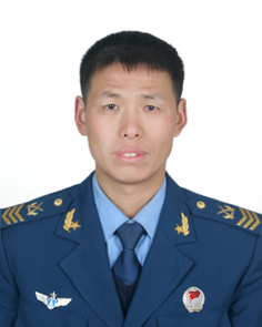 1990年12月入伍,1993年4月入党,现任广空某部62分队制氧站二级军士长
