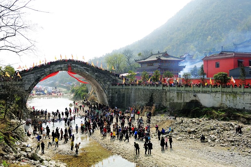  p data-id="gnb3zeimbv">太平桥位于安州区雎水镇虎头山下,是一座被