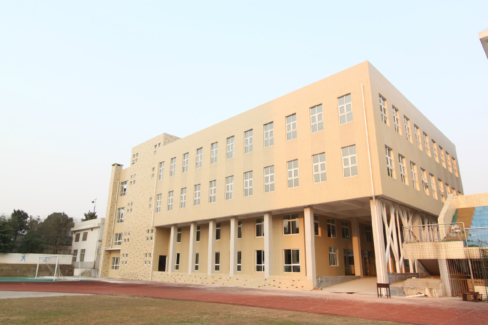  p>长沙县实验中学创建于1995年,为纪念老一辈无产阶级革命家,始名为"