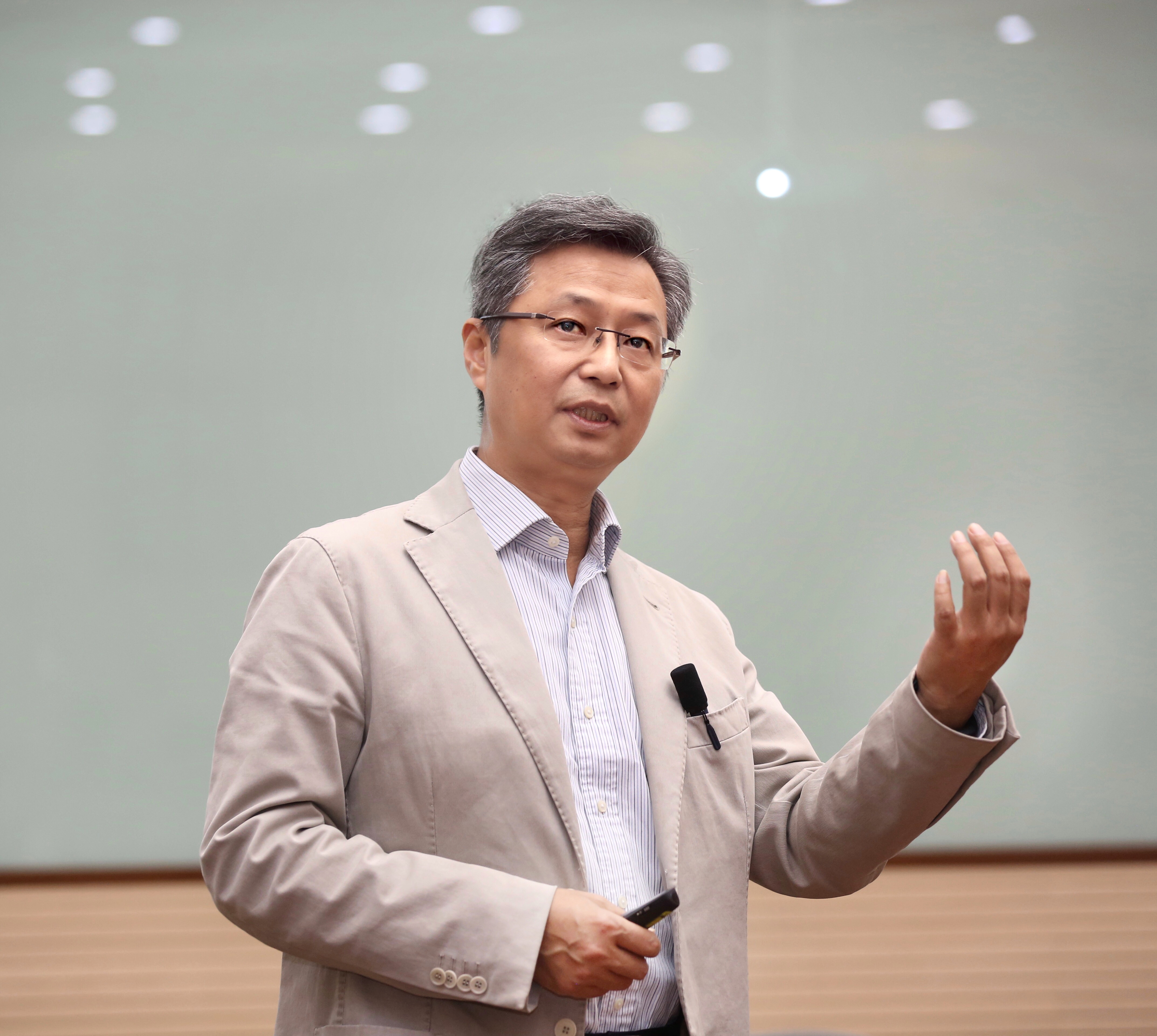 吴晓波