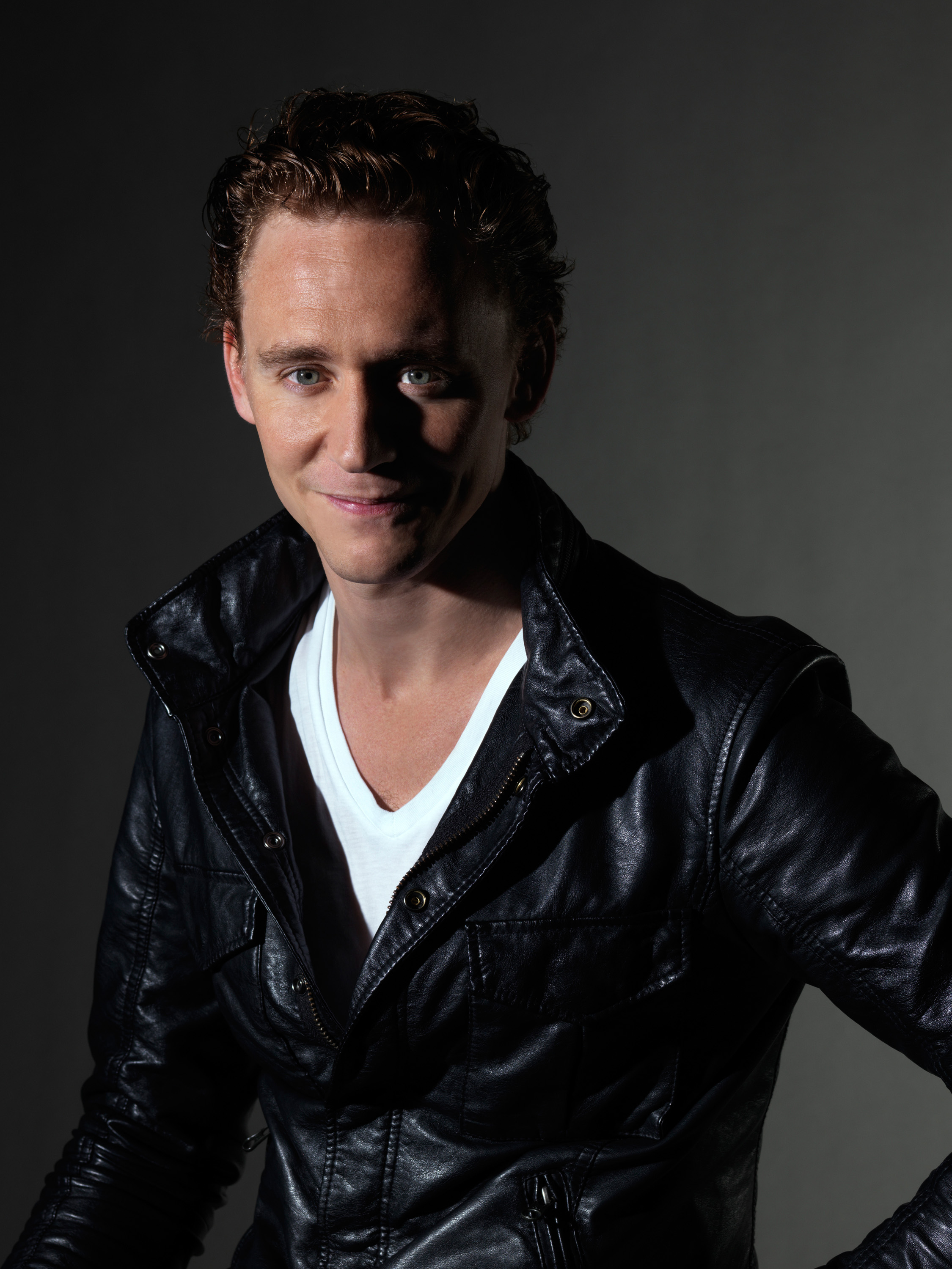  p>汤姆·希德勒斯顿 i>(tom hiddleston) /i>,全名托马斯·威廉