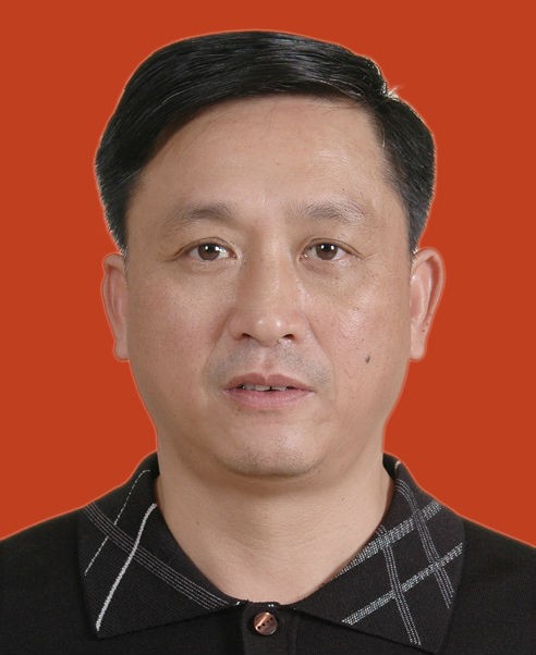 1989年4月入党,1982年8月参加工作,现任中共东山县委常委,纪委书记