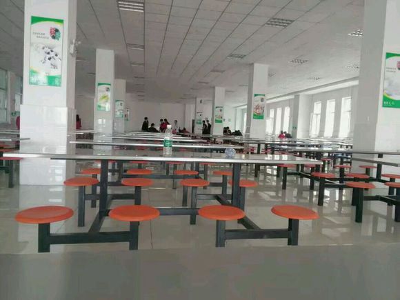  p>海城市腾鳌高级中学是一所历史悠久的全日制普通高中,是一所具有