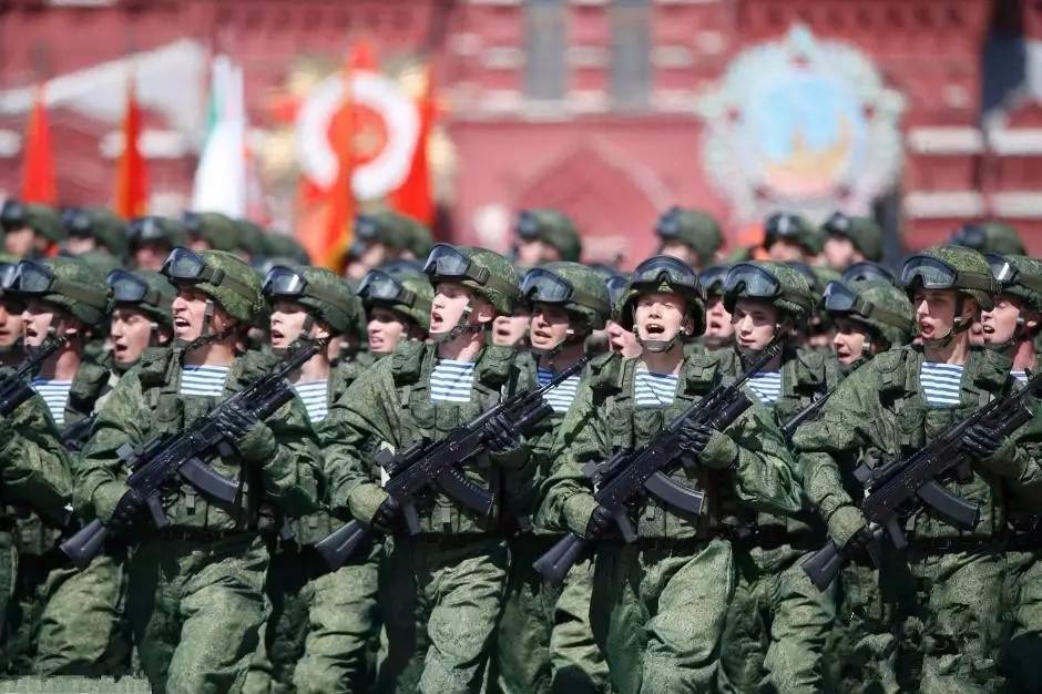 俄罗斯人为何阅兵冲锋都喊“乌拉”？_百科TA说