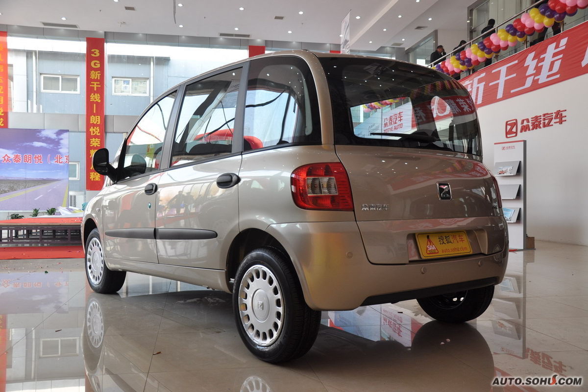 众泰带来了最新的朗悦车型,这款新车采用了众泰从菲亚特购入的