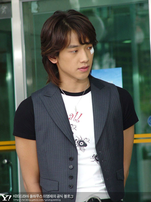  p>郑智薰(rain),1982年6月25日出生于韩国首尔,韩国流行男歌手,演员