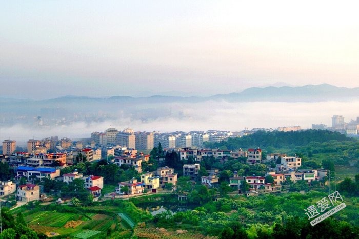  p>土门坳村是湖北省黄冈市罗田县凤山镇下辖的一个村级行政单位,位于