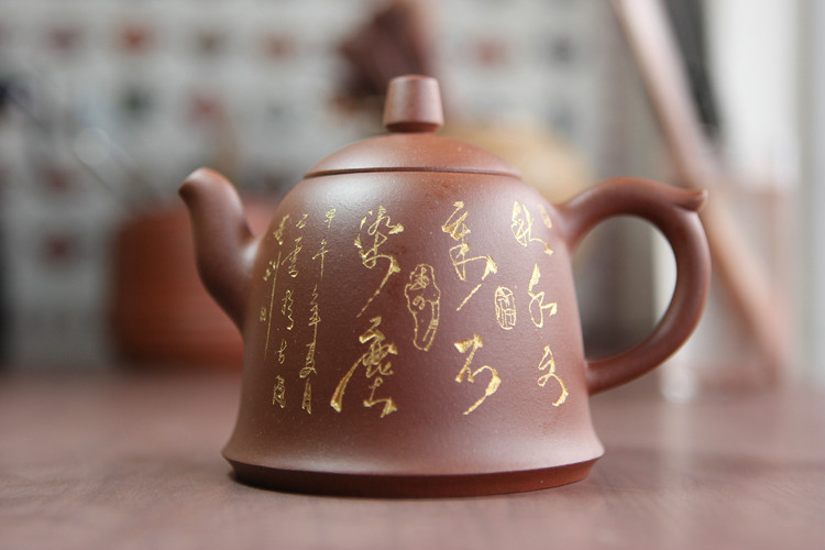  p>孙永才,1984年生于陶都宜兴,中国工艺美术学会会员,中国紫砂协会
