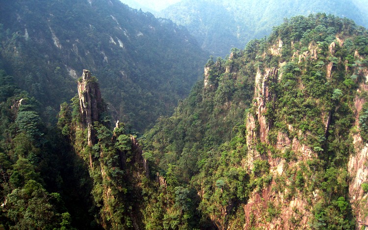  p>鬼子寨风景区位于湖南省郴州市宜章县莽山国家森林公园内,是湖南省