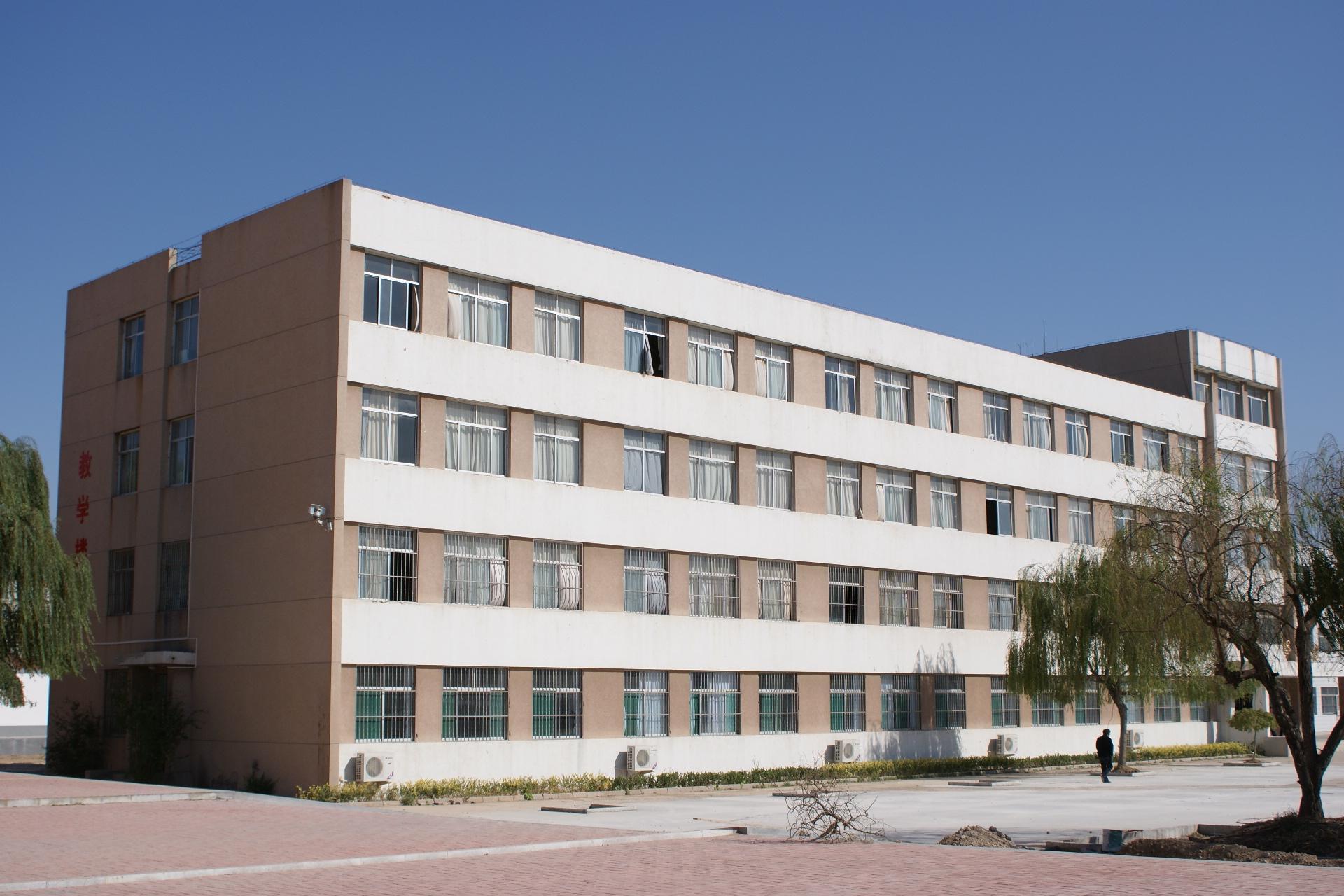  p data-id="gnhdtztfmd">商河实验中学是一所县属初级中学.