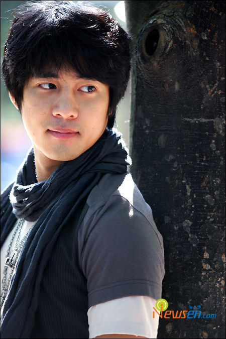  p>高周元1981年10月16日出生于韩国,韩国男演员,毕业于延世大学言论