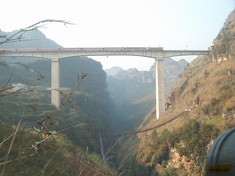  p>南昆铁路(nanning-kunming railway),简称南昆线,是一条连接广西
