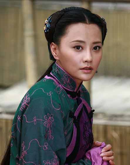  p>《牌坊下的女人》是由江苏浪淘沙影业有限公司投资拍摄,陈伟详执导