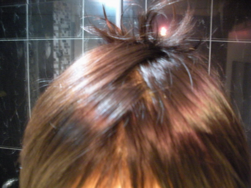  p>凤梨头是一种 a target="_blank" href="/item/发型/7950748" data