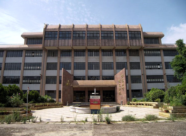 昆明师范高等专科学校于2007年3月与昆明大学合并成立 a