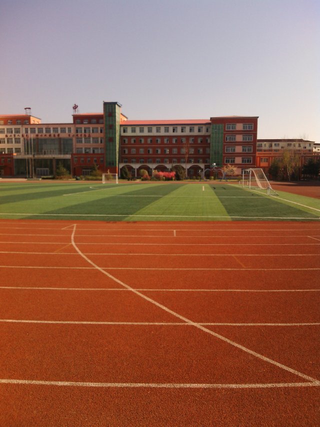  p>在蛟河市的西南郊,坐落着蛟河教育的璀璨明珠―――蛟河一中.