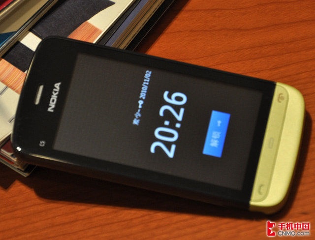  p>诺基亚c5-03这款基于symbianv5系统的智能手机包括一个可定制的