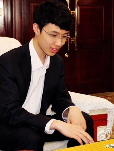 yig3u8">连笑,男,1994年4月8日出生于辽宁省丹东市,中国围棋职业九段