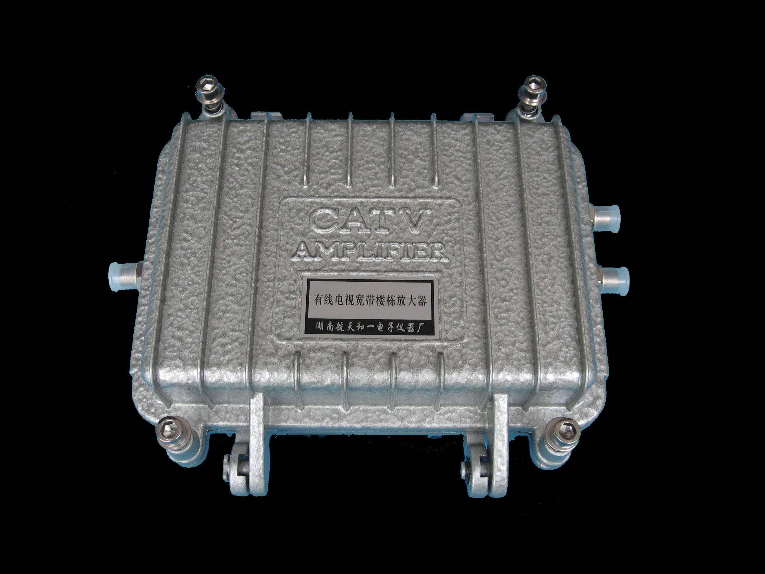 支线延长放大器或楼栋放大器,是对有线电视信号起放大作用的设备,用在