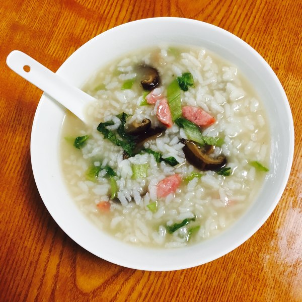  p>泡饭,江南一带(尤其是上海)的一种常见的食物,多用来当早饭.