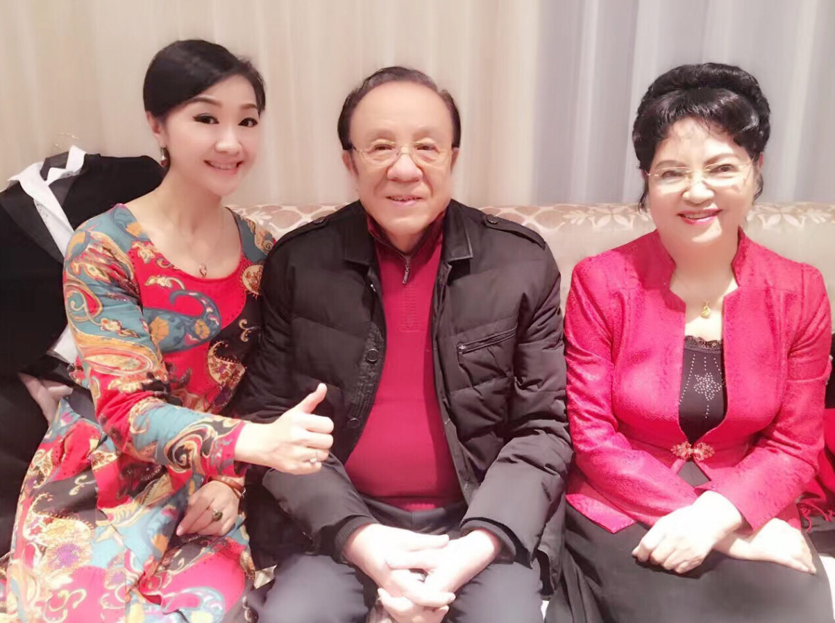  p>喜悦,出生于黑龙江,中国内地女歌手.