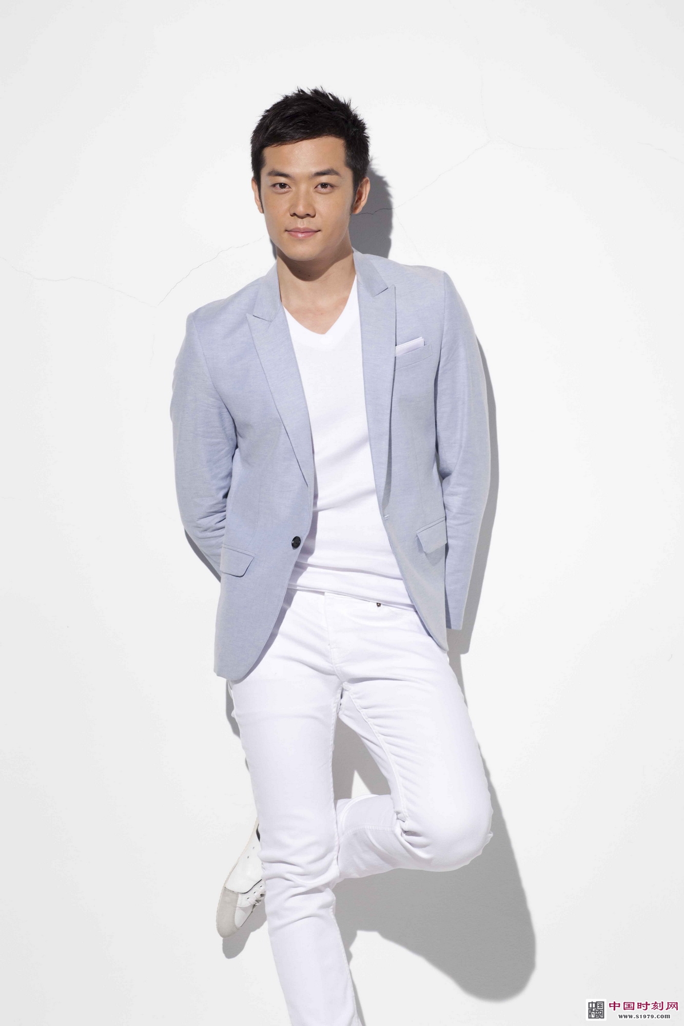  p>姚元浩(how yao),原名邓咏麟,1982年4月19日出生于台湾省基隆市