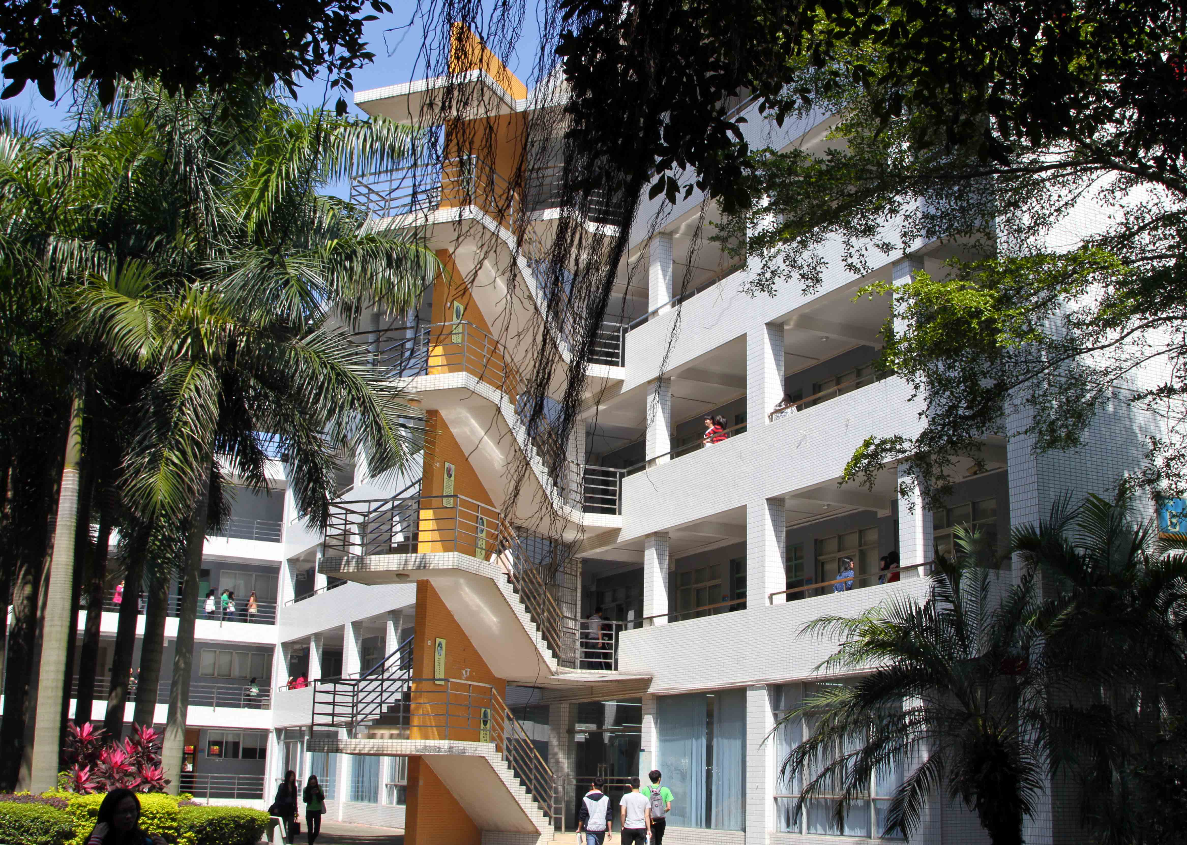 p>广州新华学院(guangzhou xinhua college)是一所综合性全日制普通