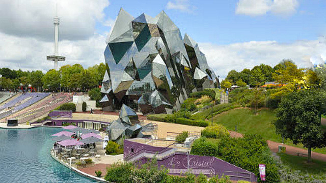  p>观测未来(英语:futuroscope)是位于法国普瓦捷近郊10公里处的一座