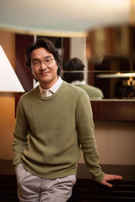  p>韩石圭,1964年11月3日出生于韩国,韩国演员,毕业于 a target="