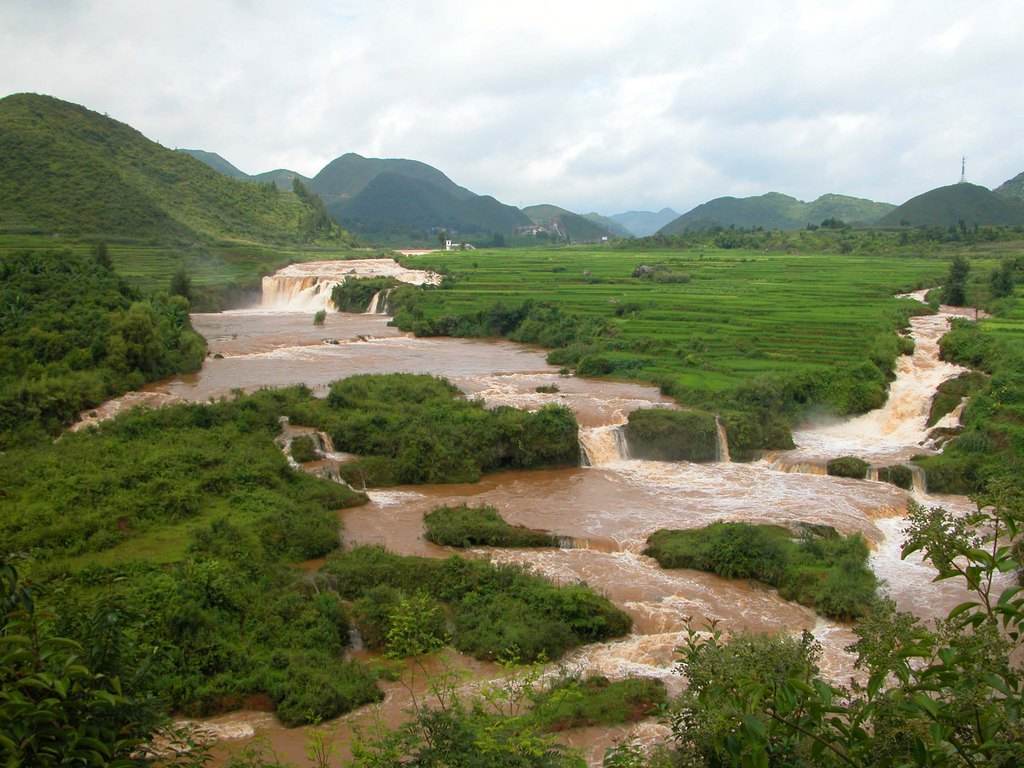 data-lemmaid="10689940">罗平县 /a>境内,依傍鲁布革电站,由九龙河