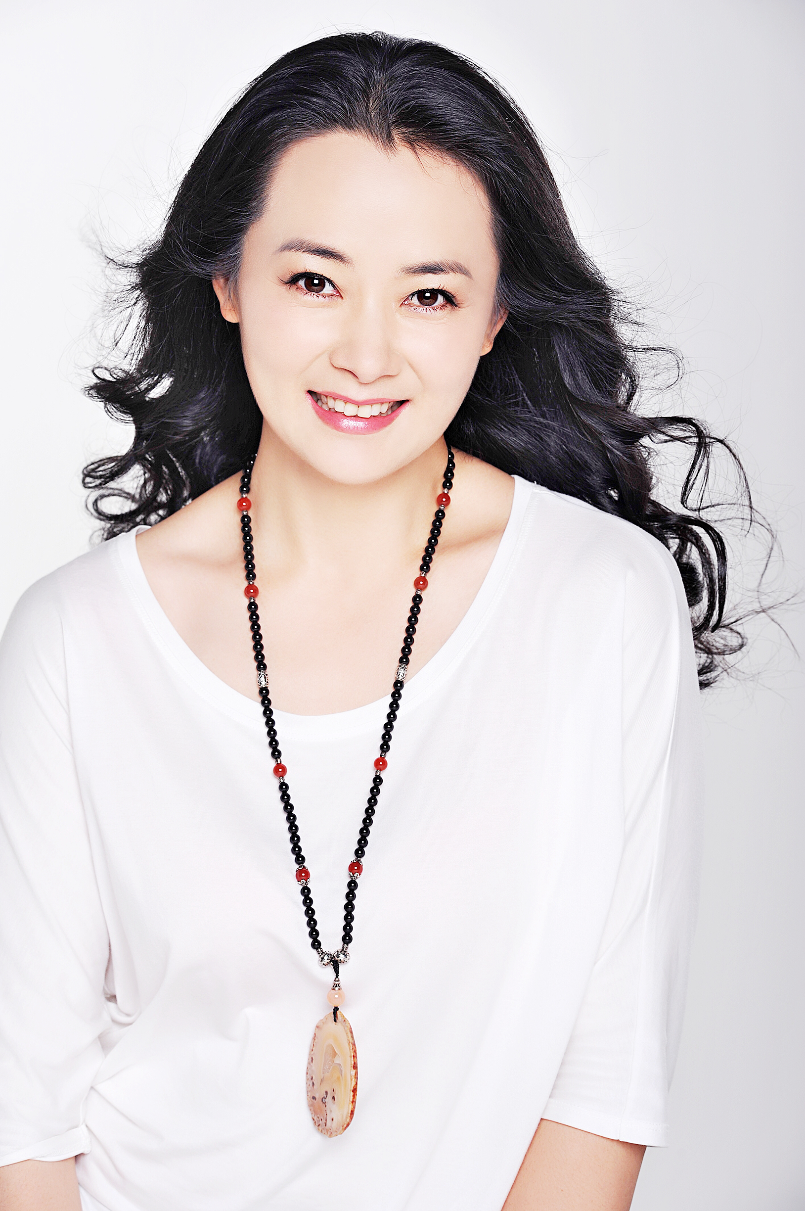 id="gnvk1vrayg">陈依莎,1974年7月出生于四川宜宾,中国内地女演员