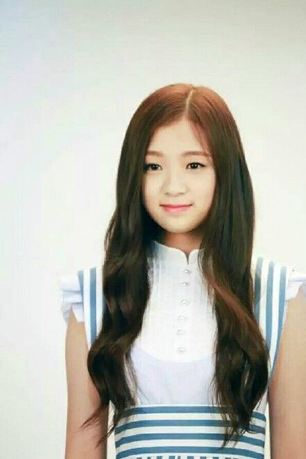  p>李珍率,2001年12月4日出生于韩国庆尚北道安东市,韩国女歌手,女子