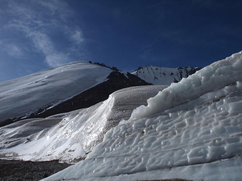  p data-id="gnwnjtvupd">格拉丹东(各拉丹东)雪山:是 a target="