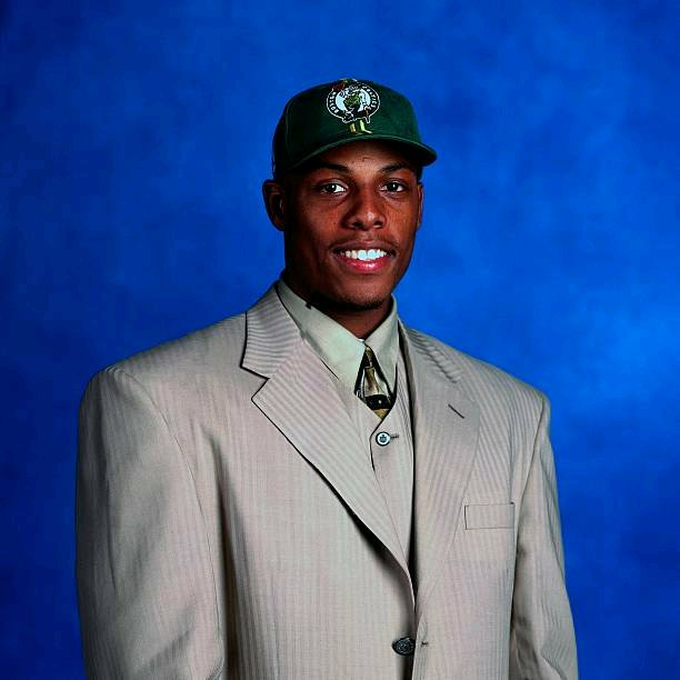  p>保罗·皮尔斯(paul pierce),1977年10月13日出生于 a target="