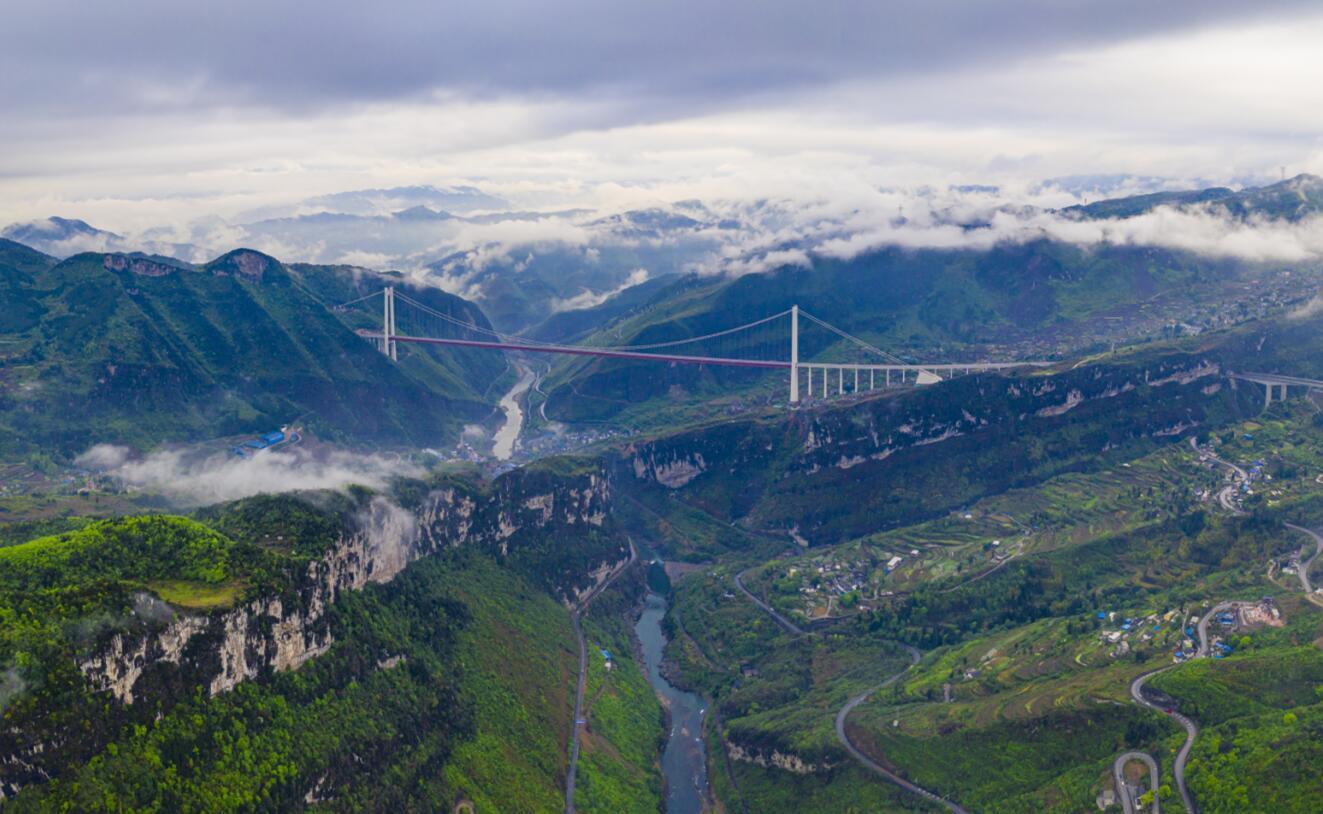  p>叙永—古蔺高速公路(xuyong-gulin expressway),简称"叙古高速",是