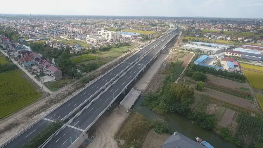  p data-id="gnbjx5lty5">通皋大道,2017年12月29日开工,2020年9月30