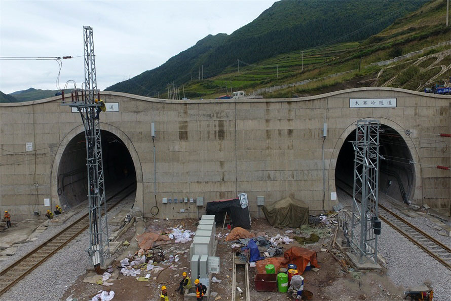  p data-id="gnbpowvxu4">木寨岭隧道(muzhailing tunnel)位于甘肃省