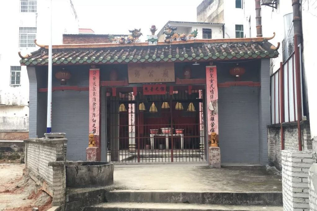  p>邓公庙位于岑溪市南渡镇南渡街.