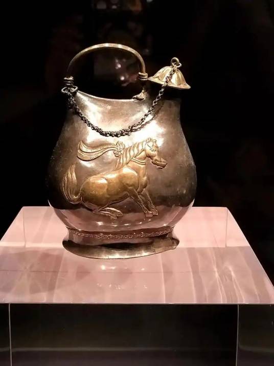 鎏金舞马衔杯纹银壶（唐代银质酒器，陕西历史博物馆馆藏文物）_百度百科