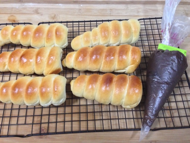  p>巧克力螺旋面包的外形酷似 a target="_blank" href="/item/海螺