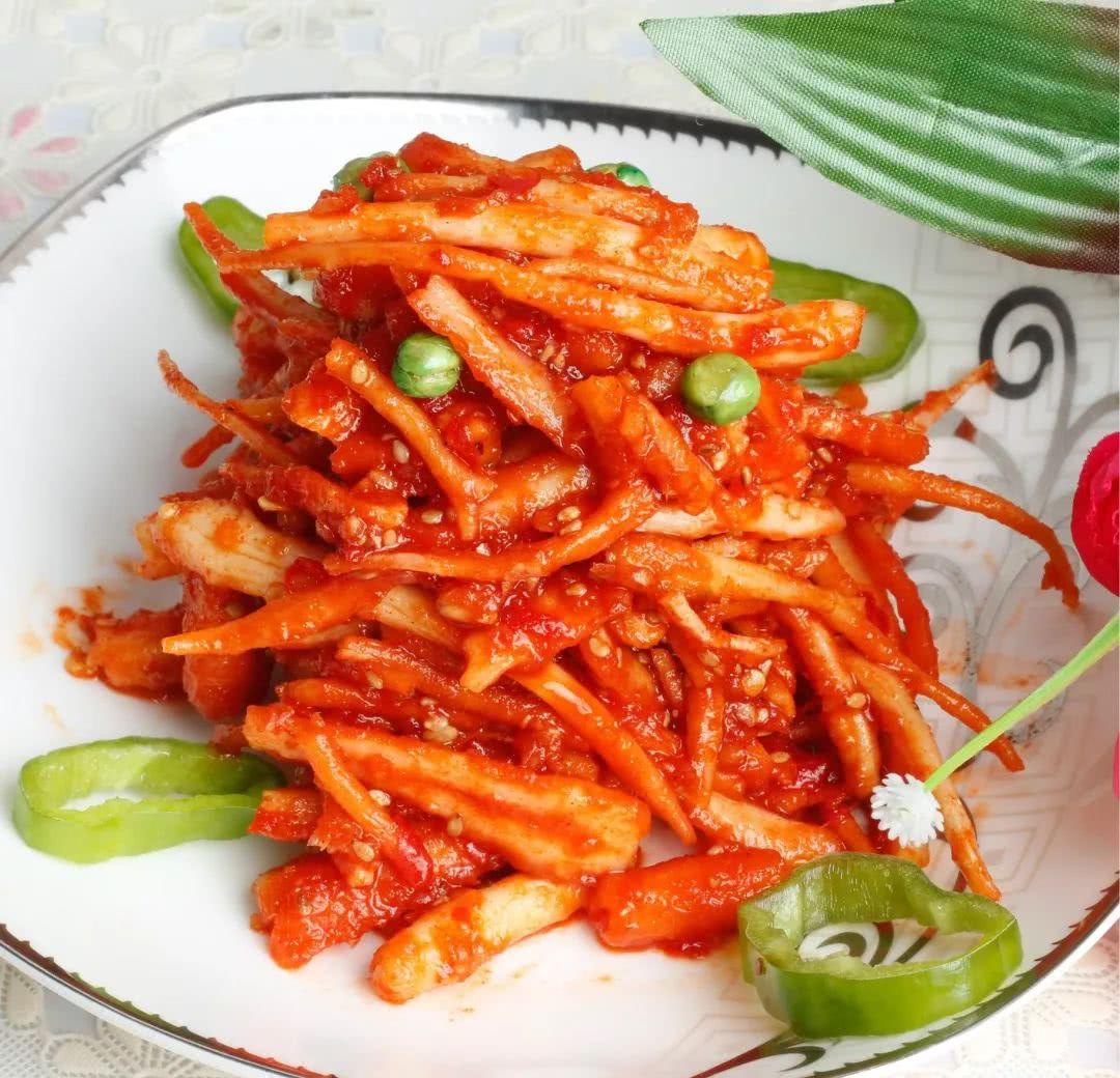  p>凉拌桔梗根是一道私家菜 .