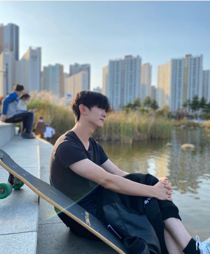  p>洪泰艺(         ),2000年4月15日出生,韩国儿童演员.