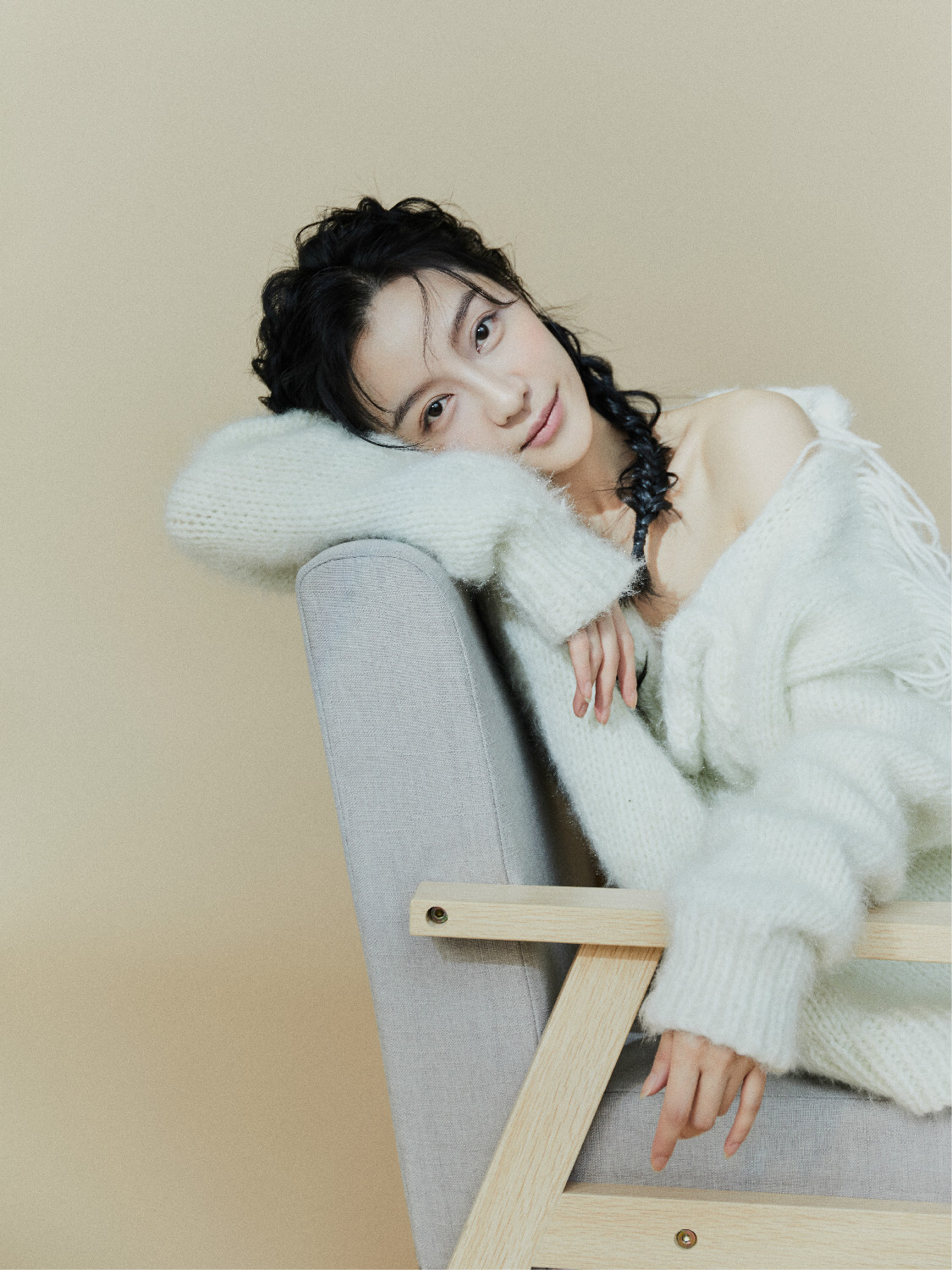  p>熊悦希 i>(原名:熊欣) /i>,出生于湖南省