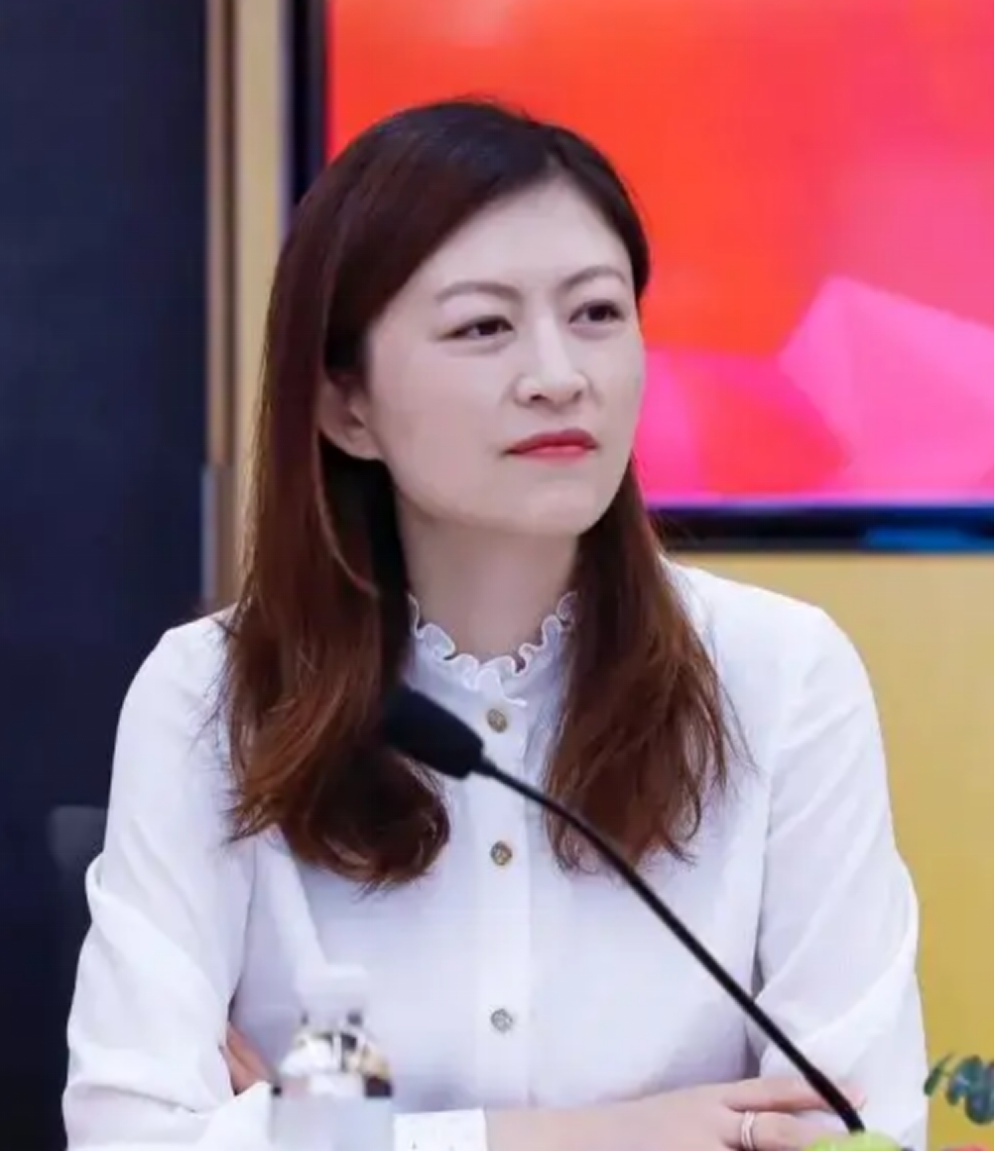 data-id="gnbqrgpnbf">王萌,女,硕士研究生,毕业于暨南大学,时代邻里