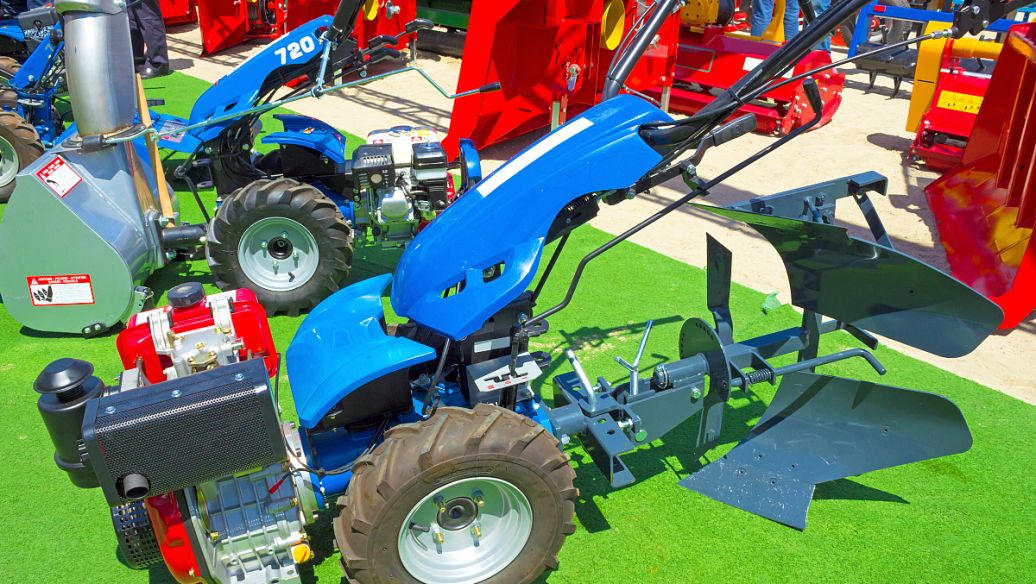 多功能微型耕作机